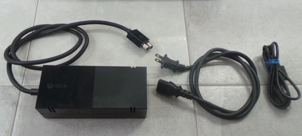 Microsoft Xbox One 500GB Home Console - Black (1540) One controller