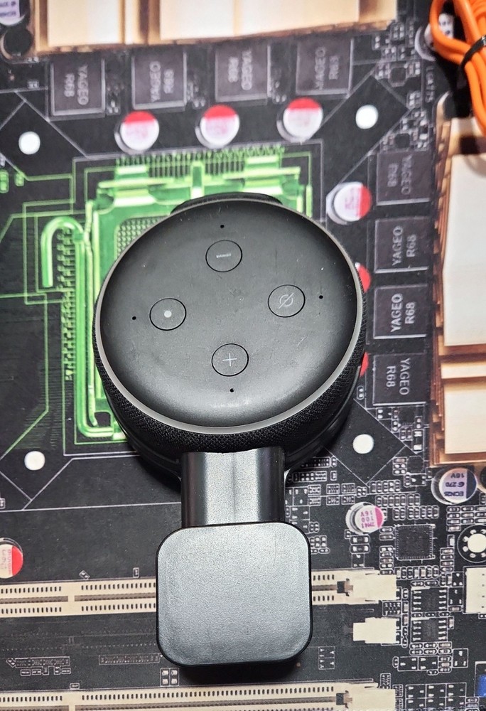 Amazon Echo Dot in good condition