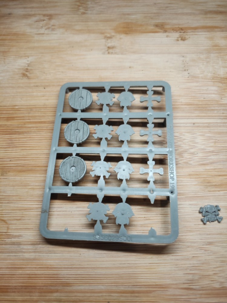 Warhammer Fantasy Vampire Counts bits Undead Skeleton Warrior Shield Sprue A