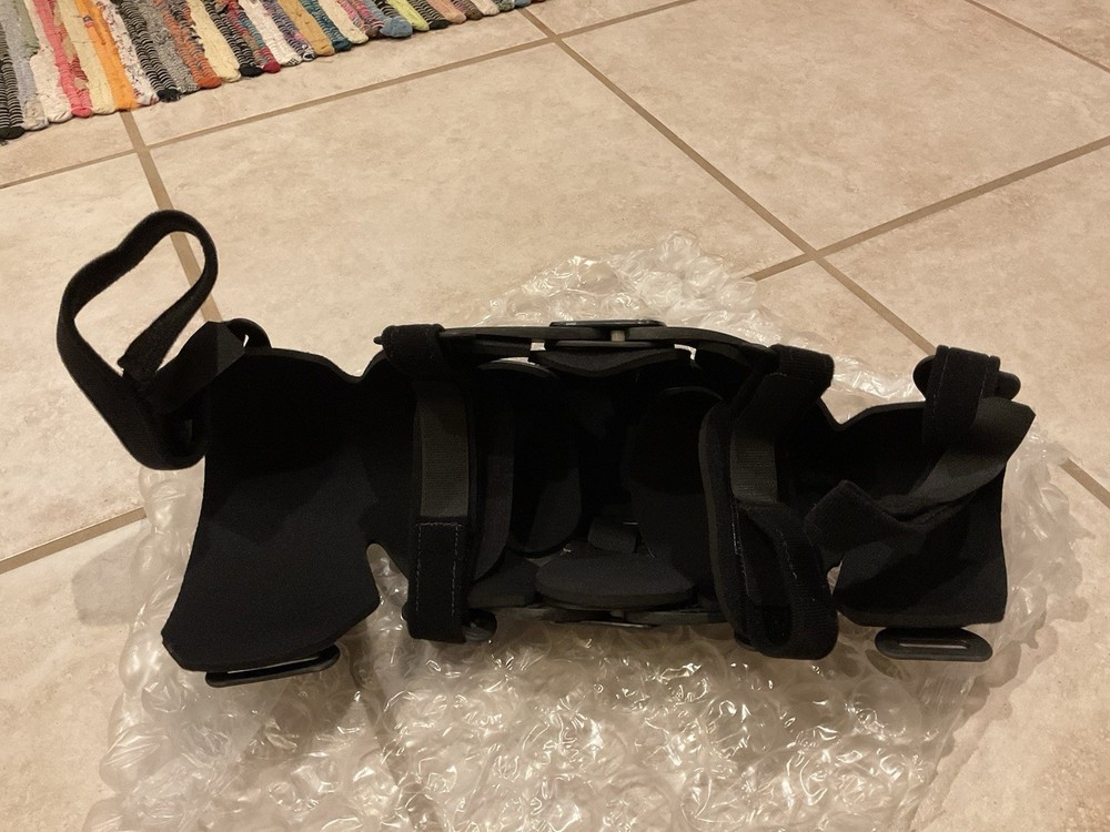 Asterisk Carbon Cell 1.2 Knee Braces Pair Size MEDIUM Open Box
