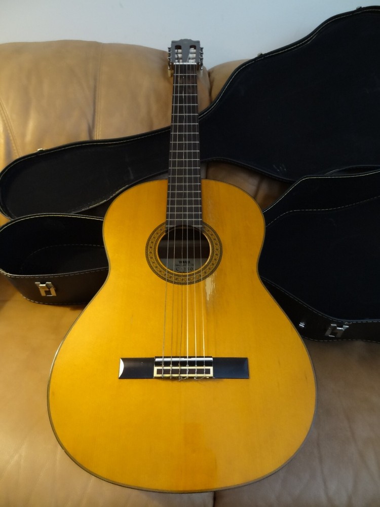 Yamaha C-150 Classical Acoustic Guitar + Case
