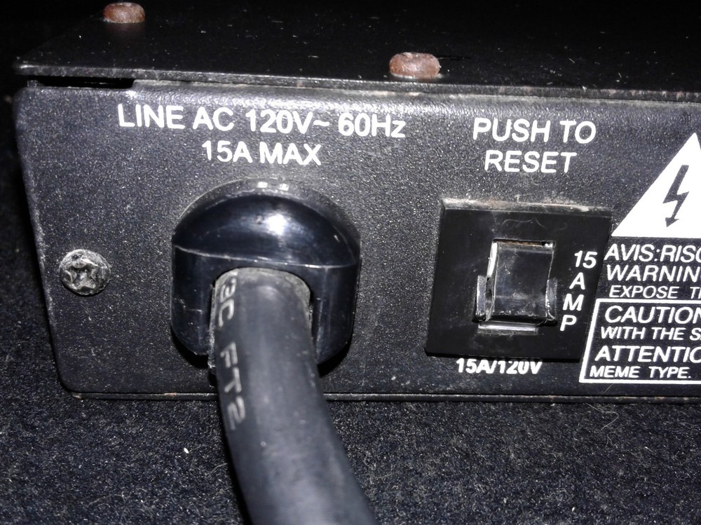 FURMAN MERIT SERIES M-8 POWER CONDITIONER.