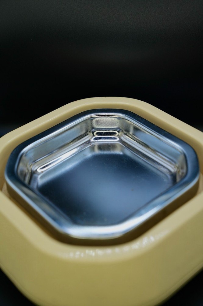 Space age ashtray plastic 1960, Italy