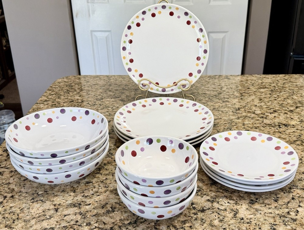 Pampered Chef Simple Additions Dots 16pc Dinnerware Set Service 4 UNUSED
