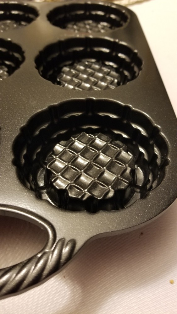 Nordic ware shortcake pan, basket weave pattern. Used once.