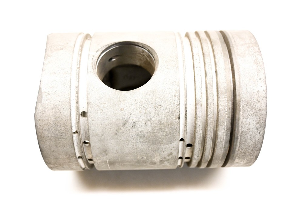 Mack 8183-235888 Piston NOS