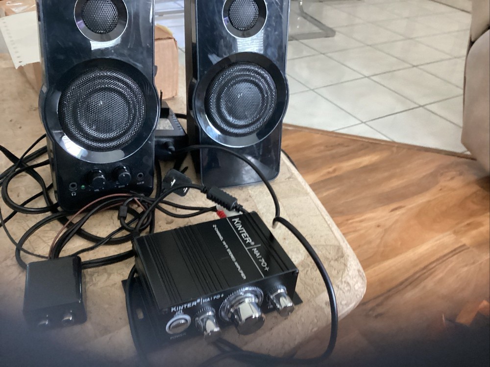 Black web Speakers And Kinter 2 Channel Amplifier