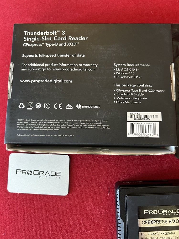 Pro Grade Thunderbolt 3 Memory Card Reader