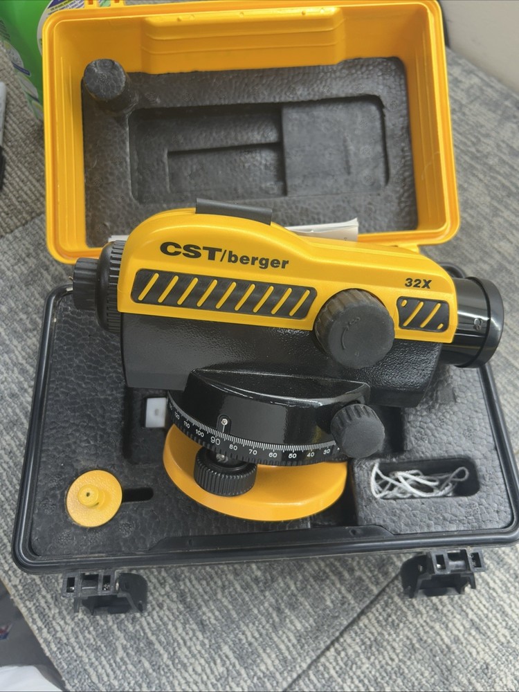 CST/Berger 32X Automatic Construction Level W/ Case 746191