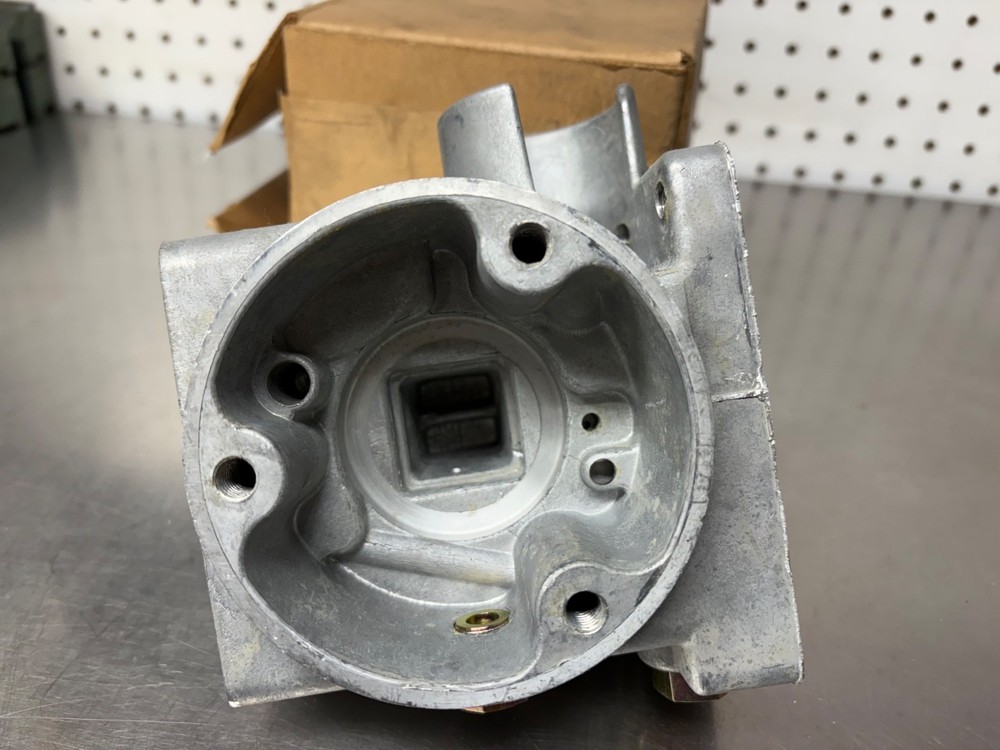 NEW GENUINE MEYERS 15573 Sump Base E46 E47 E57 E57H
