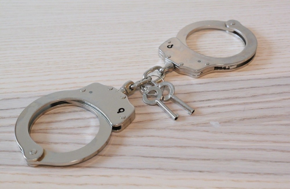 Double Locking Standard Size Handcuffs Pro Grade Includes 2 Keys