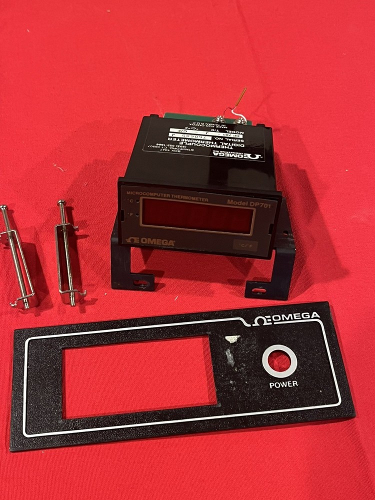 Omega DP701 Microcomputer digital Thermometer Readout