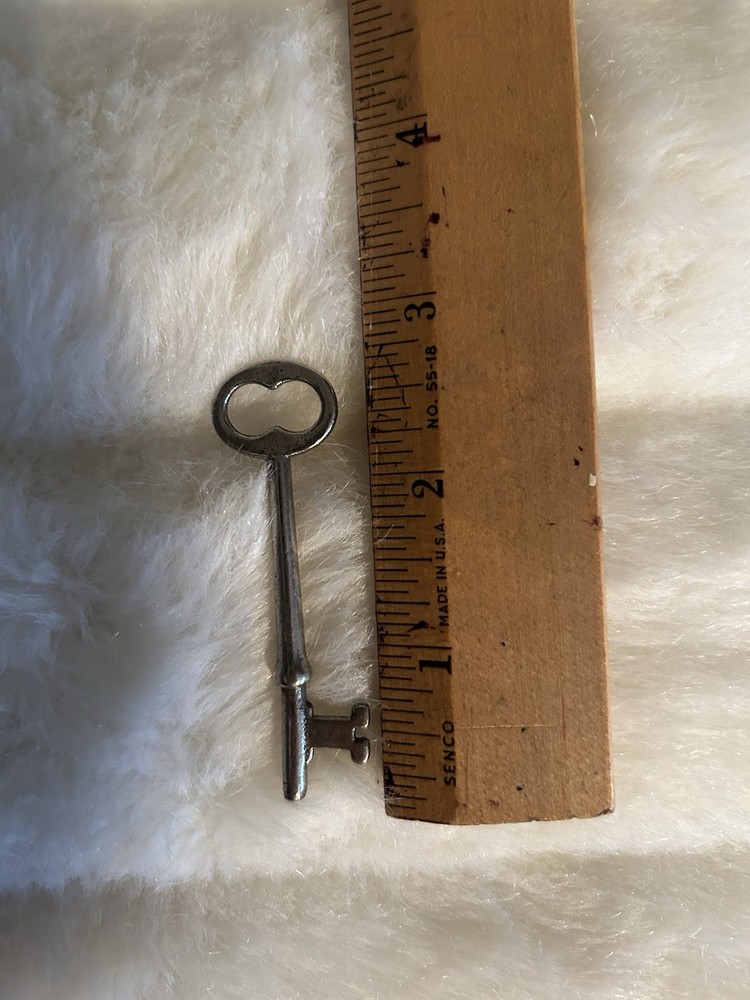 VINTAGE Solid BARREL STEEL SKELETON KEY Approx 3” Long