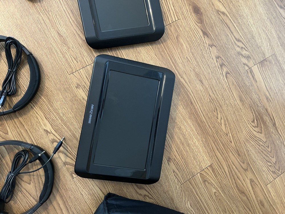 Twin Portable DVD Players Screen Nextbase