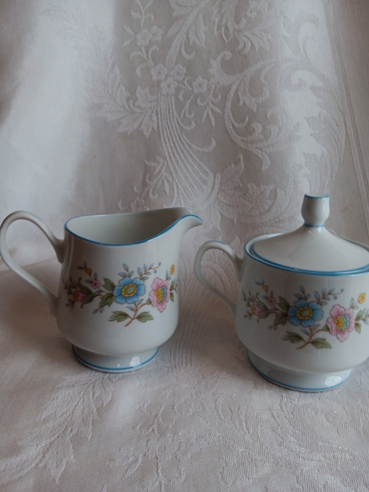 EKCO Lugano Pattern Sugar And Creamer
