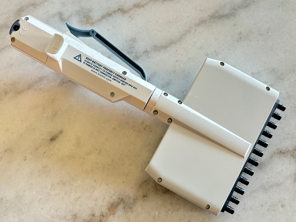 Biohit ePET e100 12 Multi Channel Pipette, Handheld Electronic Pipet, 5-100uL