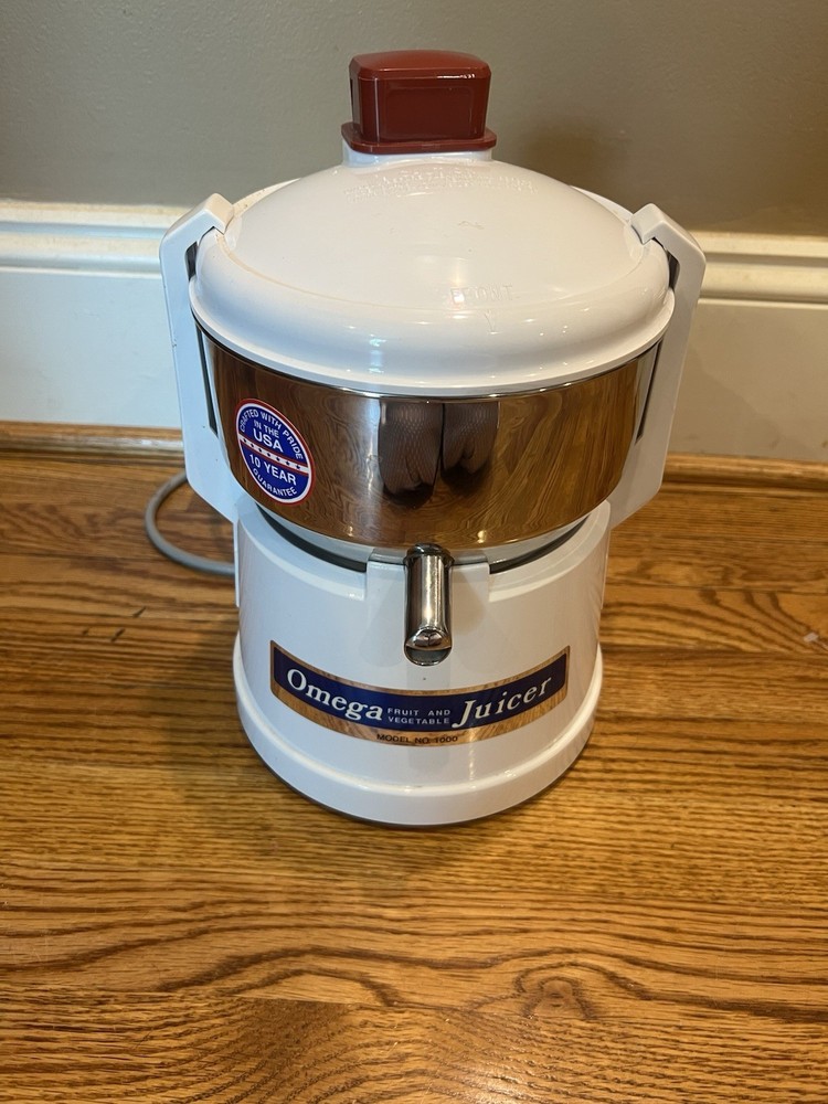 Omega Fruit Vegetable Juicer Extractor Model 1000