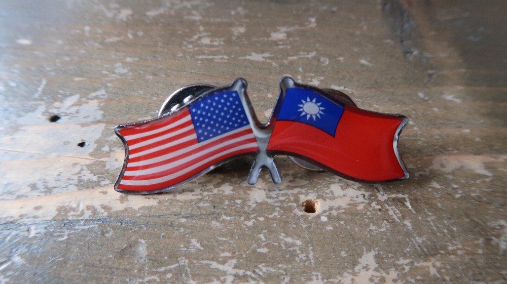 USA TAIWAN Flag Lapel Hat Pin 4cm