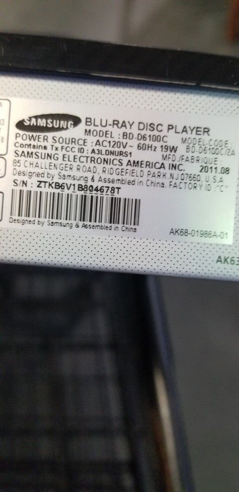Samsung Blue Ray 3D player BD-D6100C with remote