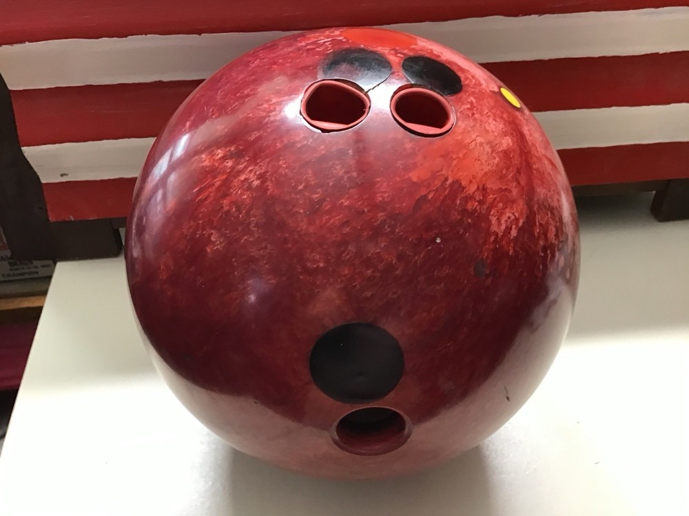 bowling ball 14lbs Quantum Made In USA