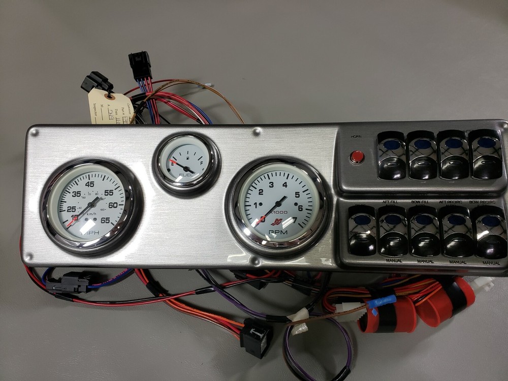 LUND BOATS 3 GAUGE PANEL