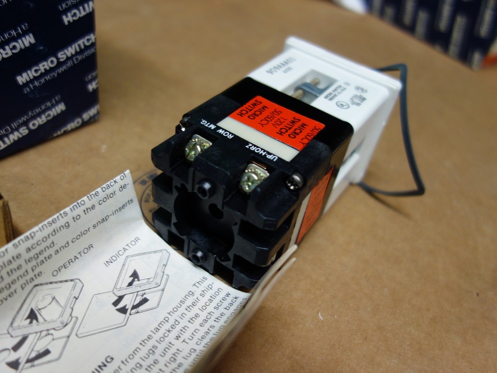 Honeywell Micro Switch 909AAA01 * NEW