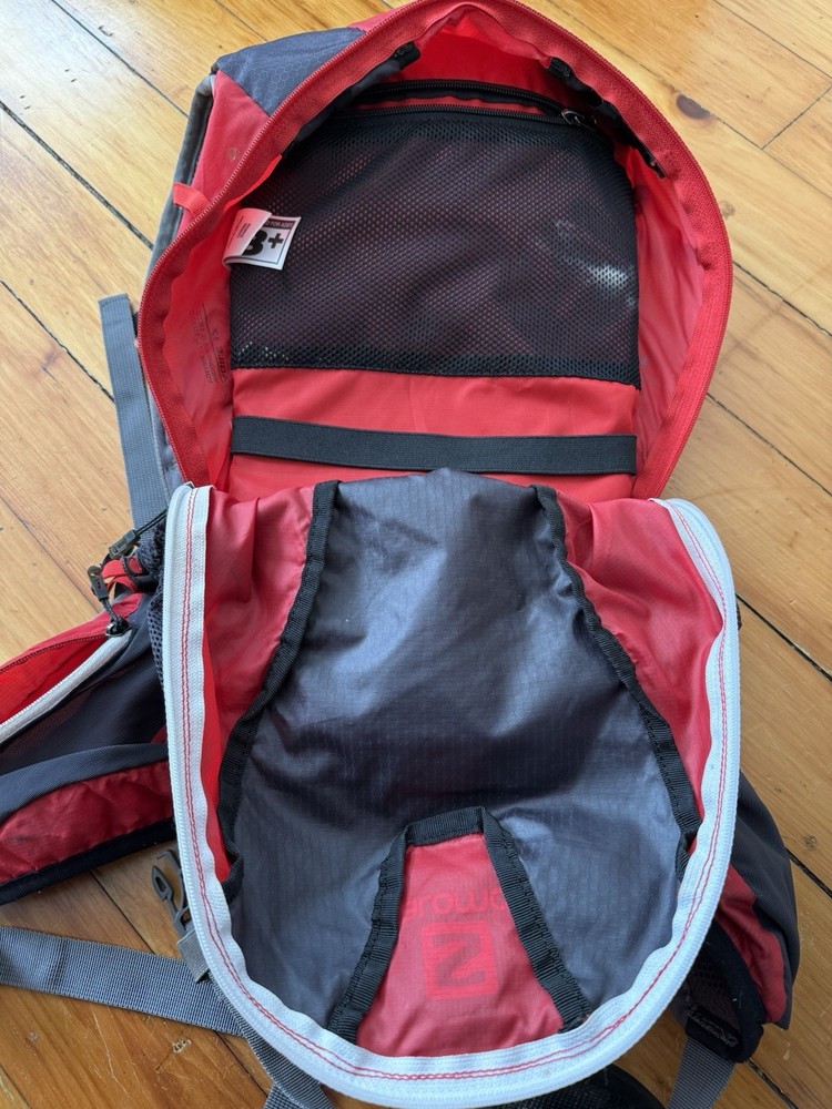 Salomon Agile 17 Hydration Pack Hiking Backpack Red Adjustable