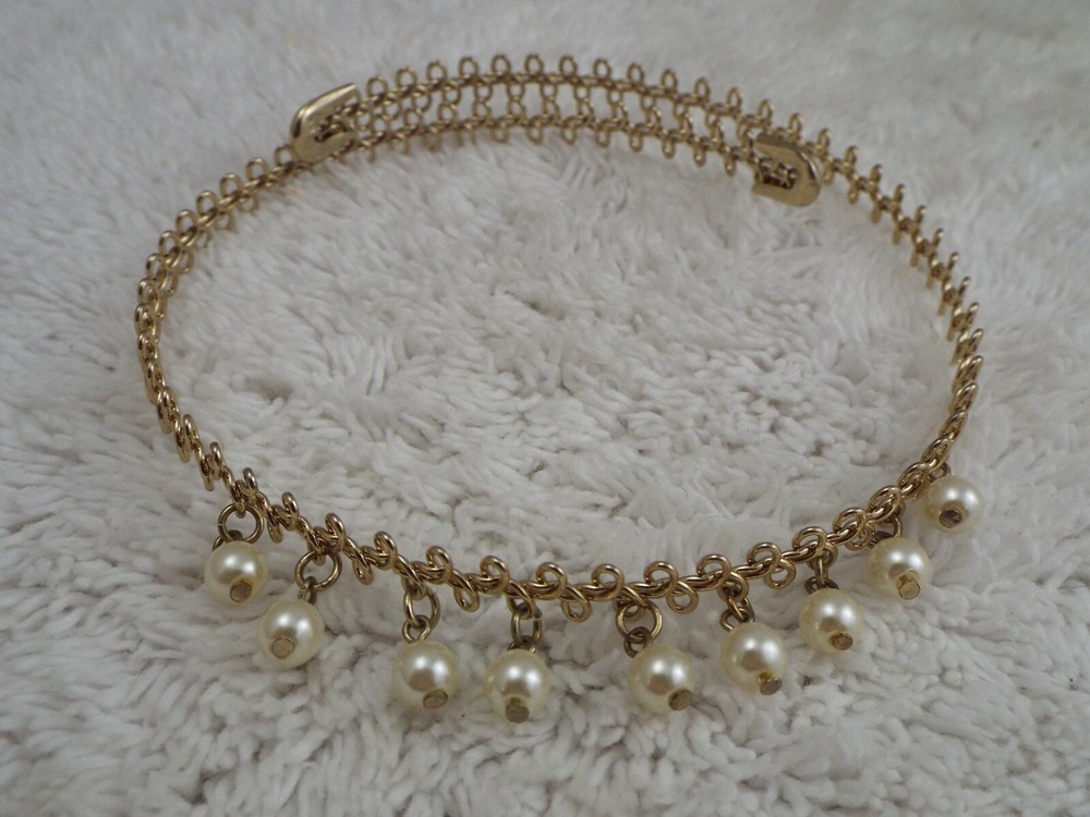 Goldtone White Bead Collar Necklace (J8)