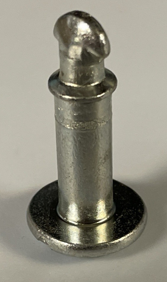 A 680 988 10 78 FREIGHTLINER STUD 1/4 TURN
