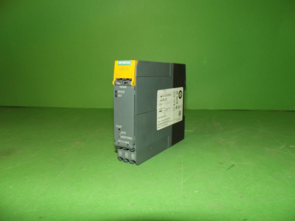 SIEMENS 3SK11111-1AB30 SAFETY RELAY