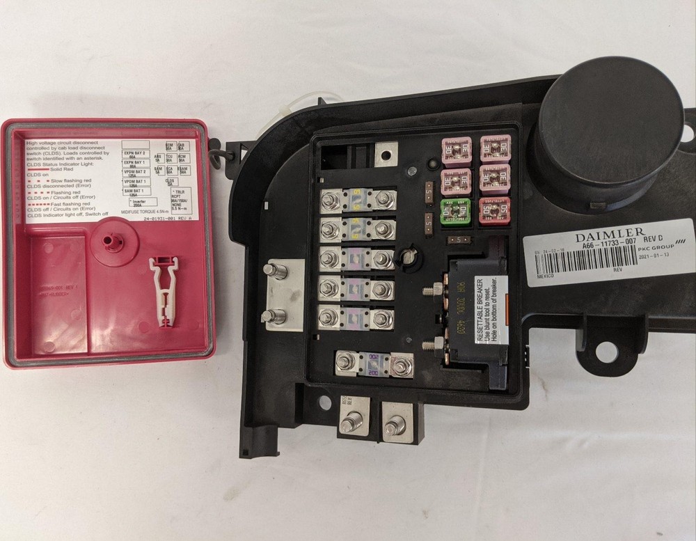 New Freightliner Daimler Battery Cable Access Power Module - P/N A66-11733-007