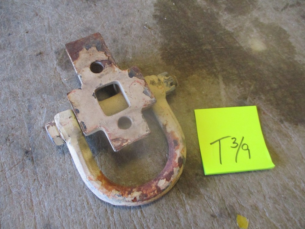 Decent Used Front Bumper Shackle w/Mount, for HMMWV