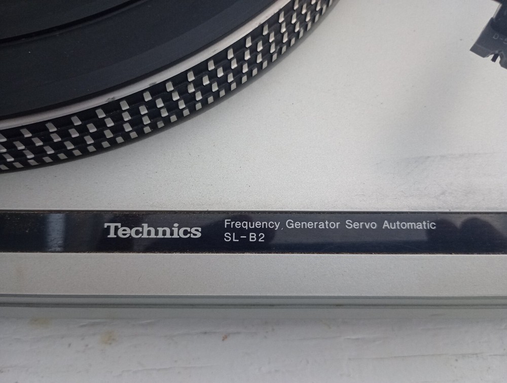 Technics SL-B2 Turntable - Silver Tested Working 17 X 14 X 5"