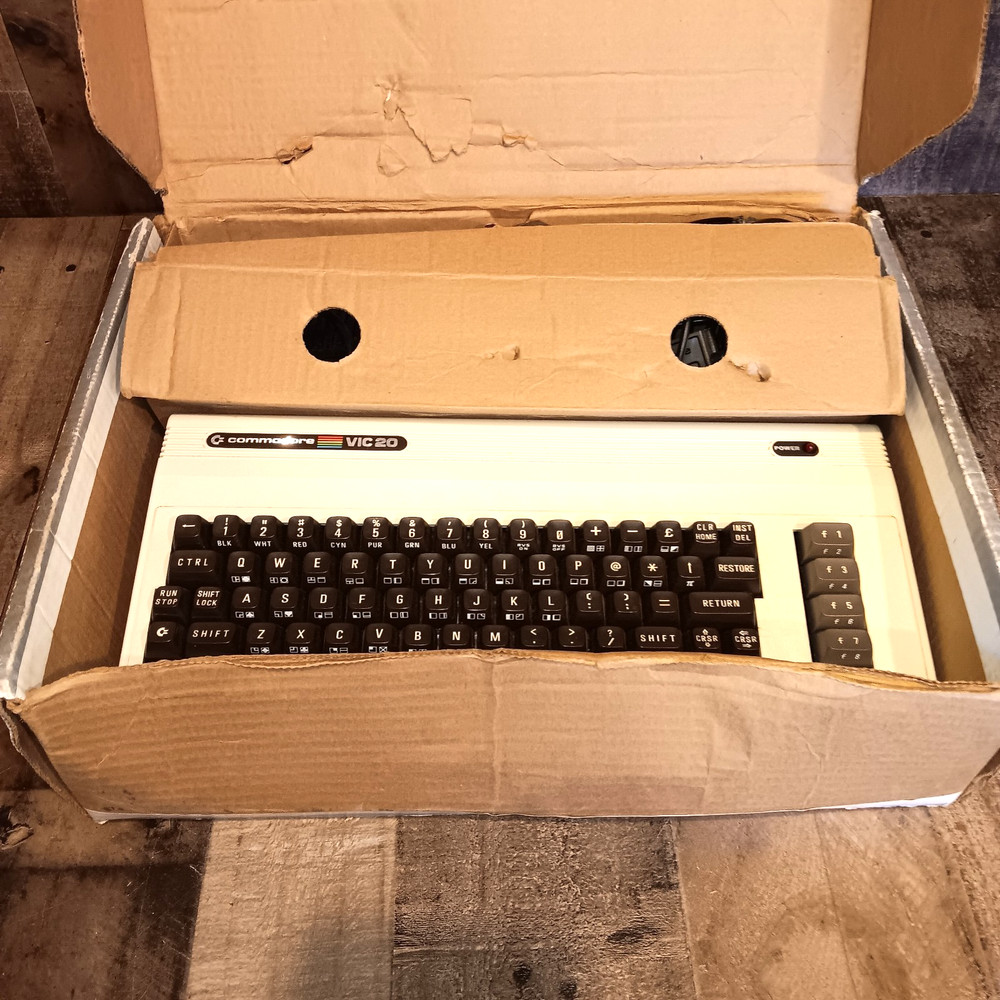 Vintage Commodore VIC-20 Computer w/Original Box Manual Power Working Read