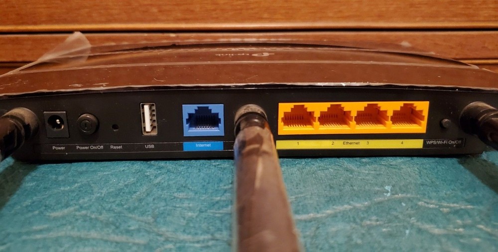 LOT Mixed Network Equipment Routers Modems Switch TP Link Netgear All Power On
