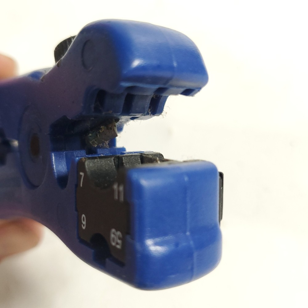 Datashark 70029 Universal Cutter/Stripper for Flat or round TV/UTP Cable