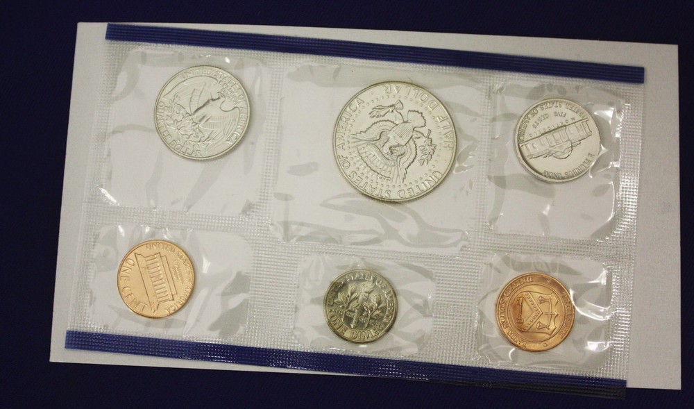1984 MINT SET ISSUED BY U.S. MINT