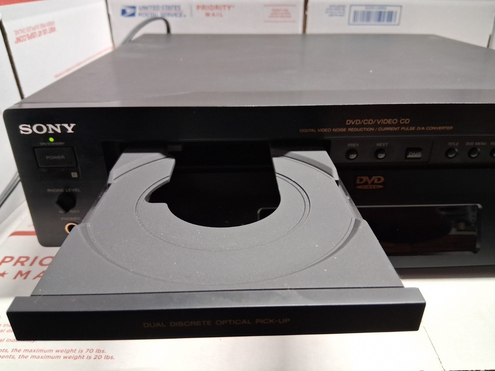Sony DVP-S7000 CD/DVD Player With Working Remote