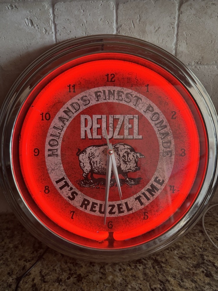 Reuzel Neon Clock