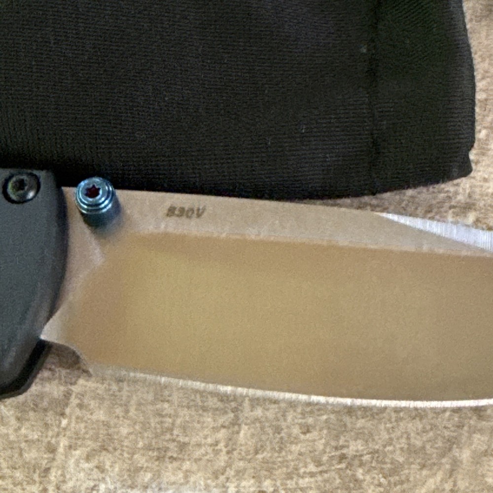 Bugout* 535 Black S30V AXIS Lock EDC Stainless Blade Authniticity unverified