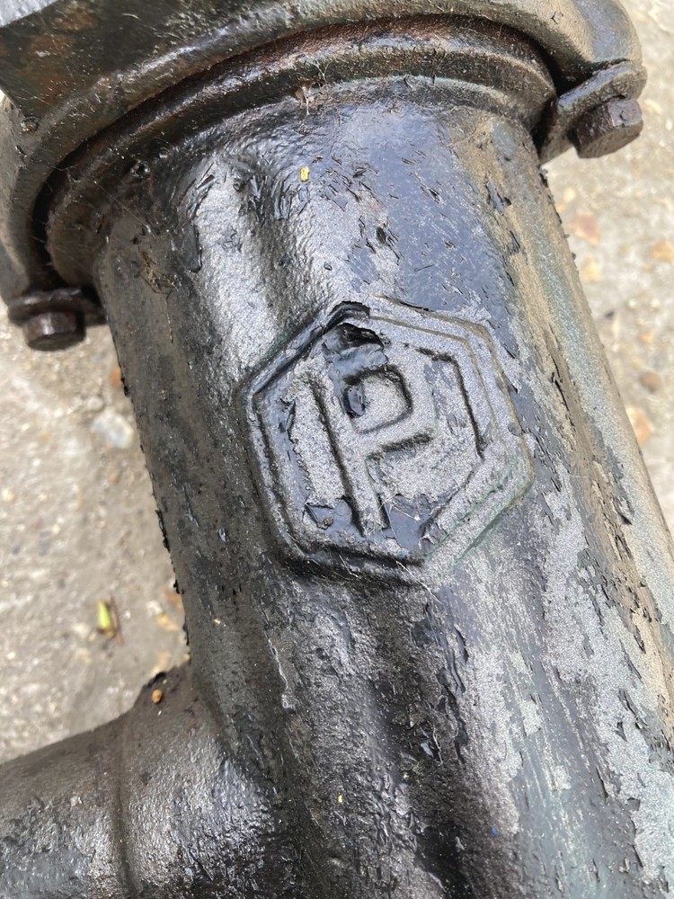 VINTAGE WATER HAND PUMP GARDEN FEATURE