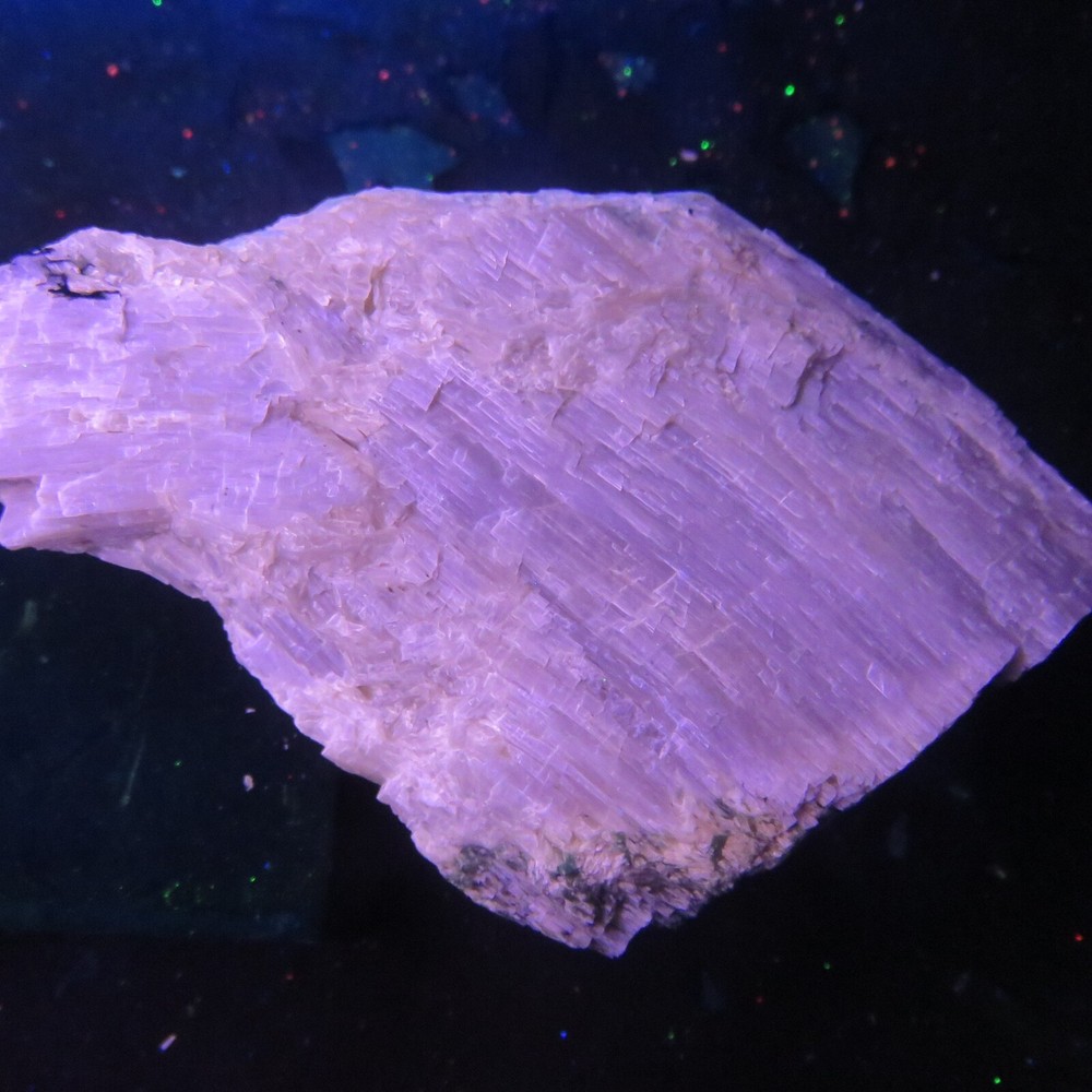 Fluorescent : AGRELLITE - Kipawa River Complex , Temiscamingue , Quebec
