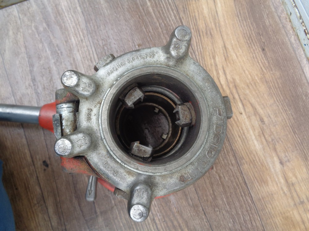 RIDGID 65-R Heavy-Duty Pipe Threader Tool 1"-2" Capacity