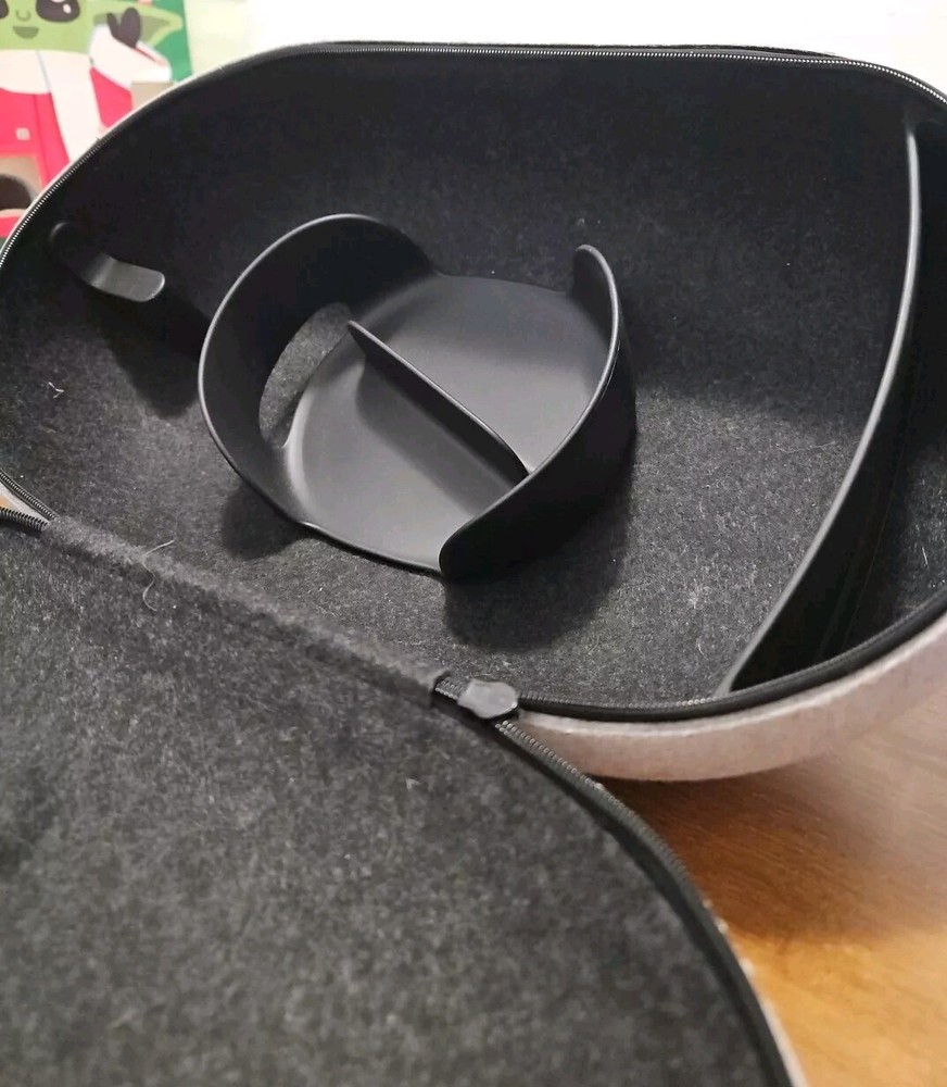 Meta Quest 2 Carrying Case