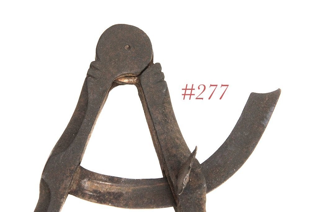 primitive IRON BLACKSMITH MADE DIVIDER CALIPERS nice details