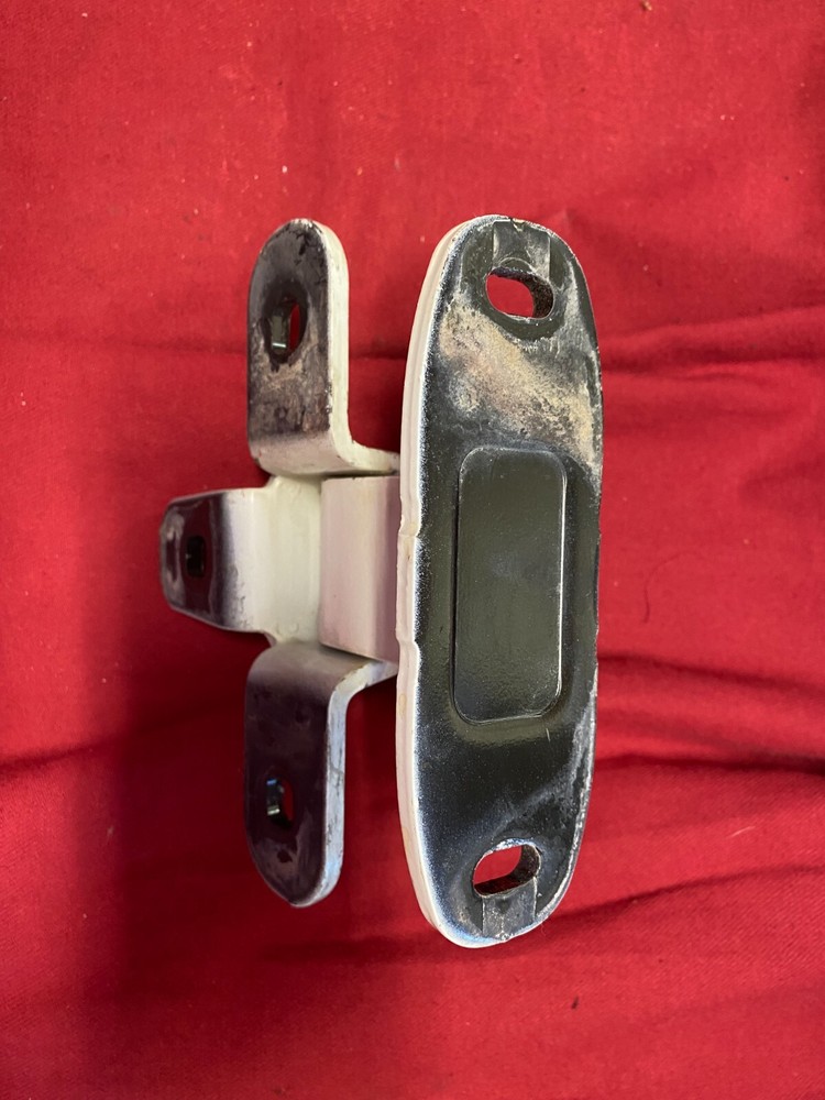 FREIGHTLINER CASCADIA DOOR HINGE LOWER, BOTTOM