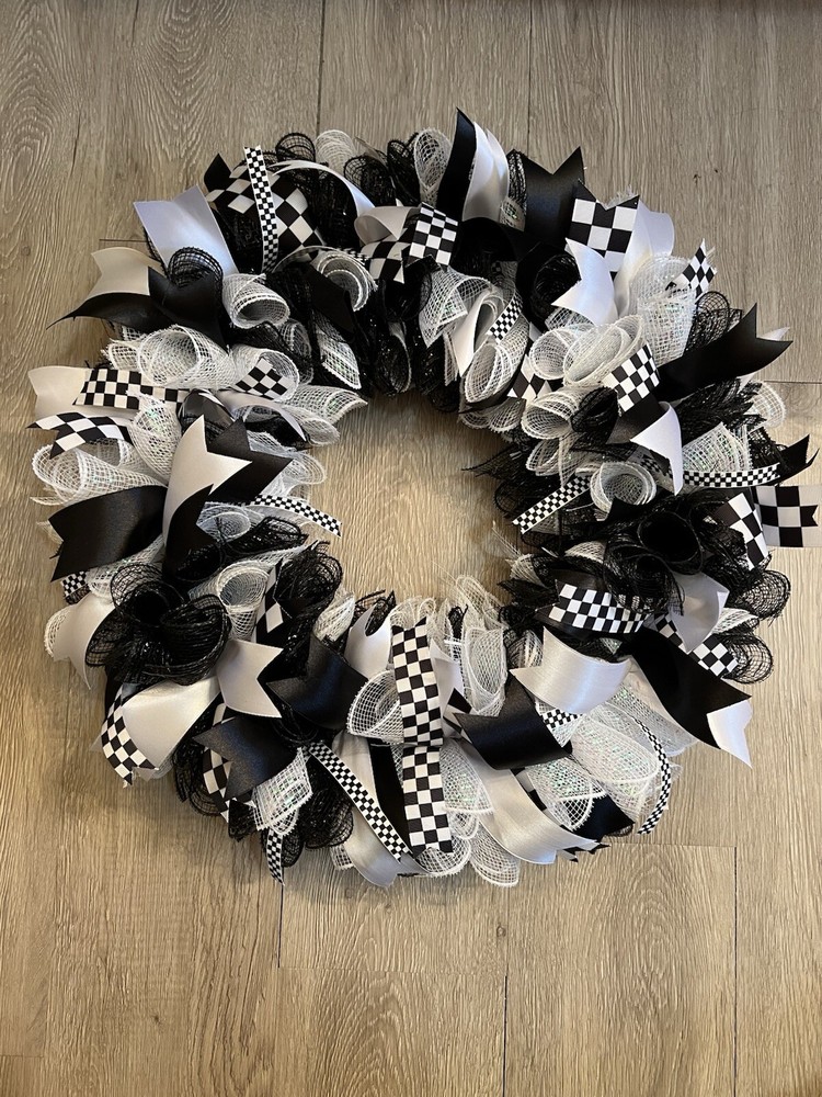 16 X 16 Winner Winner Checker Flag Wreath