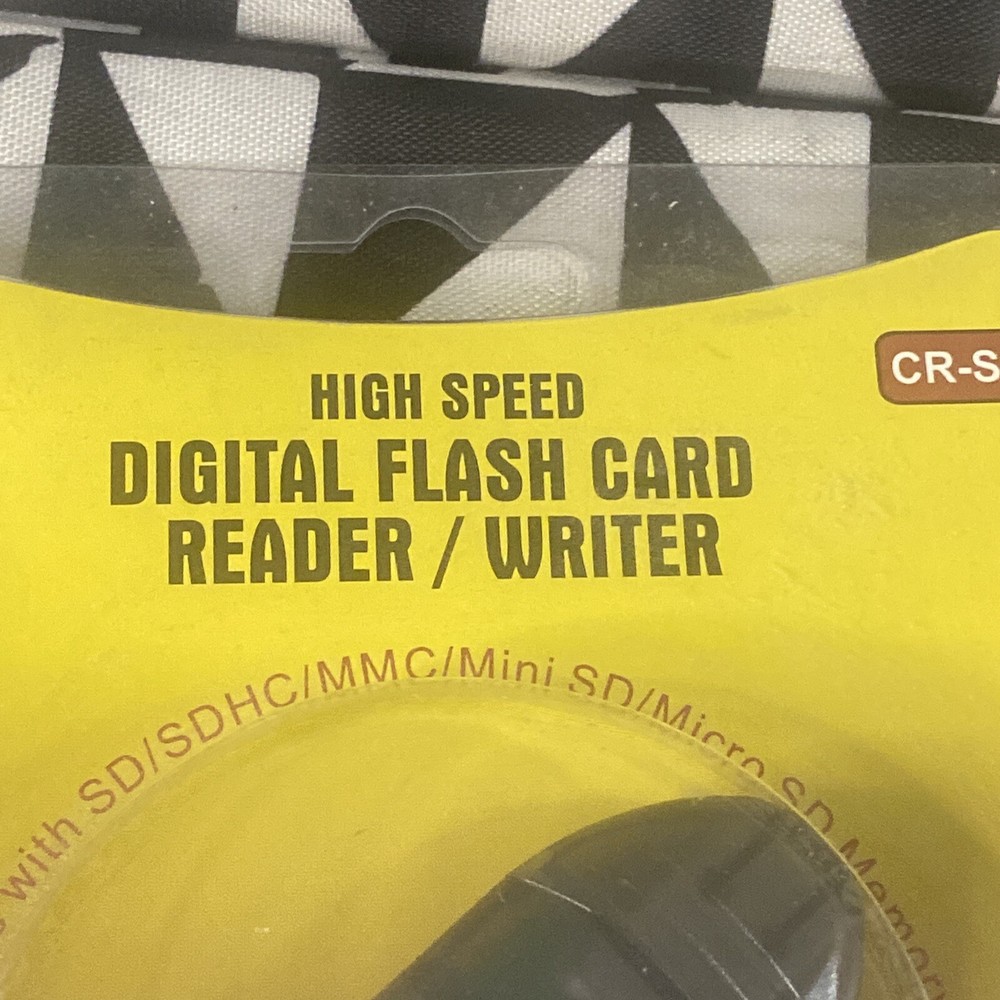 GGI Gear - Digital Camera Compact Flash Card Reader/Writer - USB 2.0 In Package