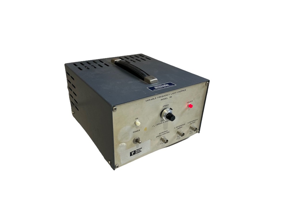 Princeton Applied Research 192 Variable Frequency Light Chopper Powers On