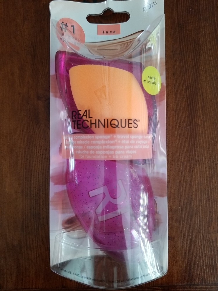 Real Techniques Miracle Complexion Beauty Sponge Makeup Blender with Case